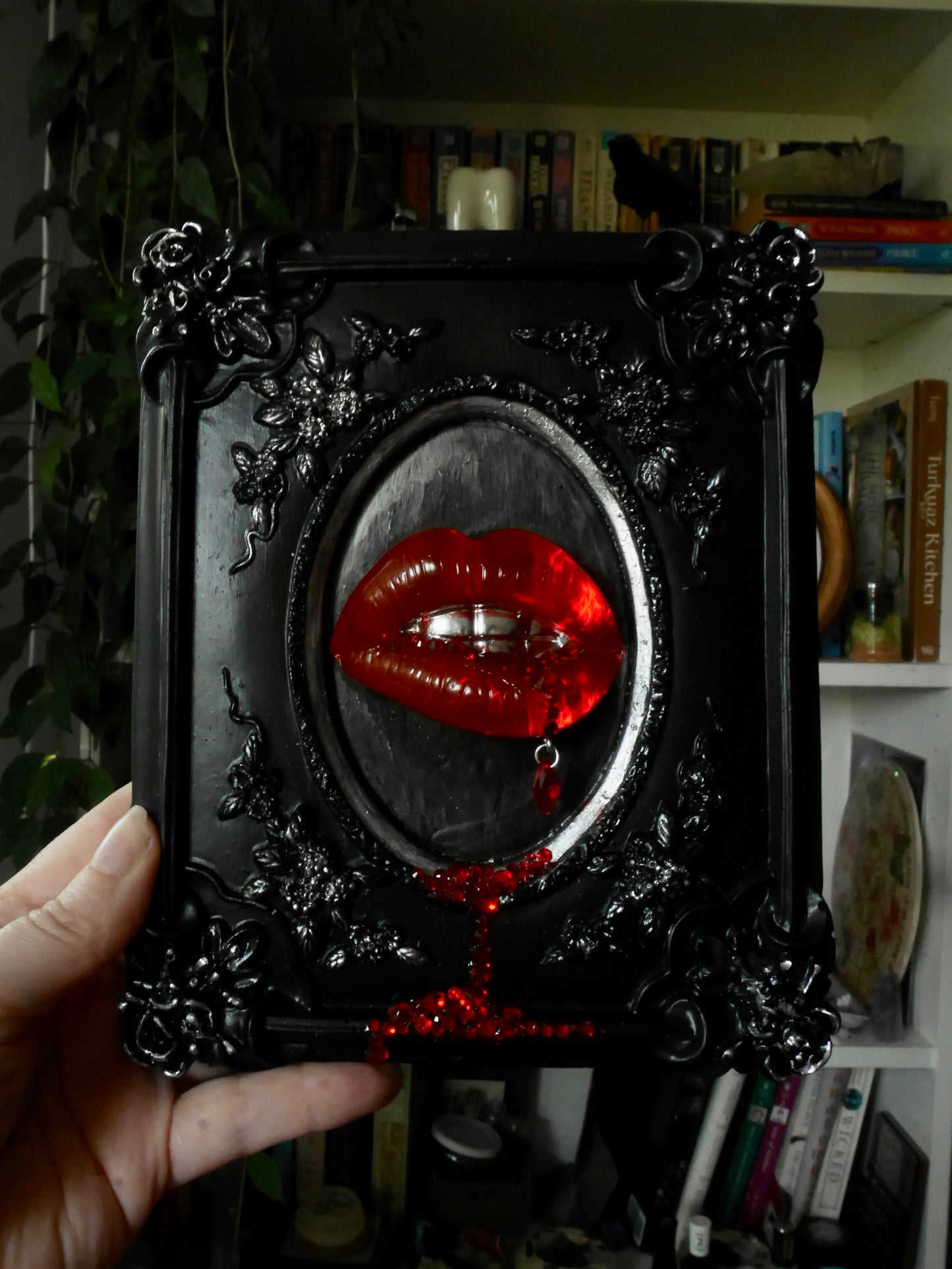Carmilla – Vampire Kiss Wall Plaque Sculpture