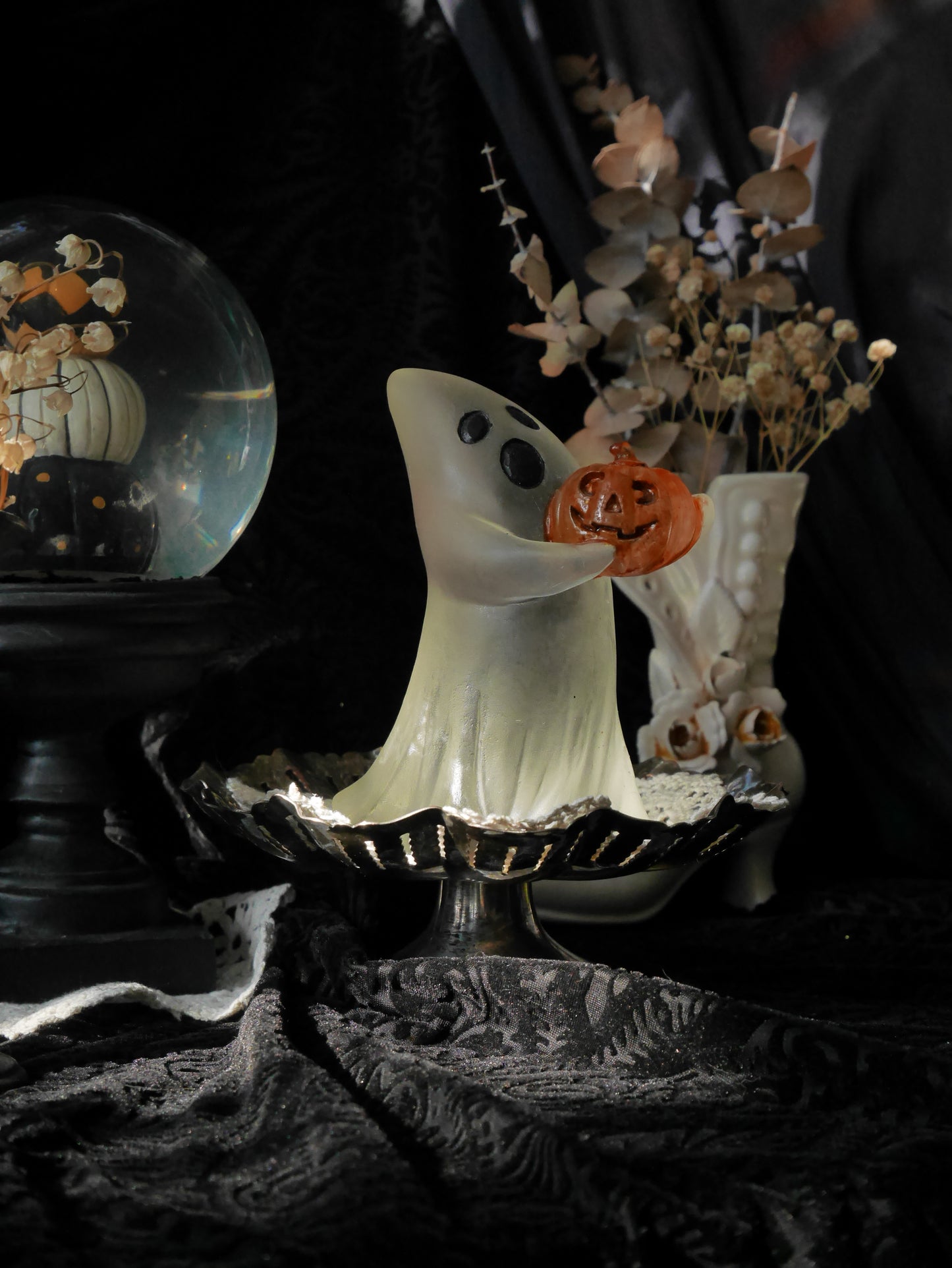 Ghost Lamp on LED base