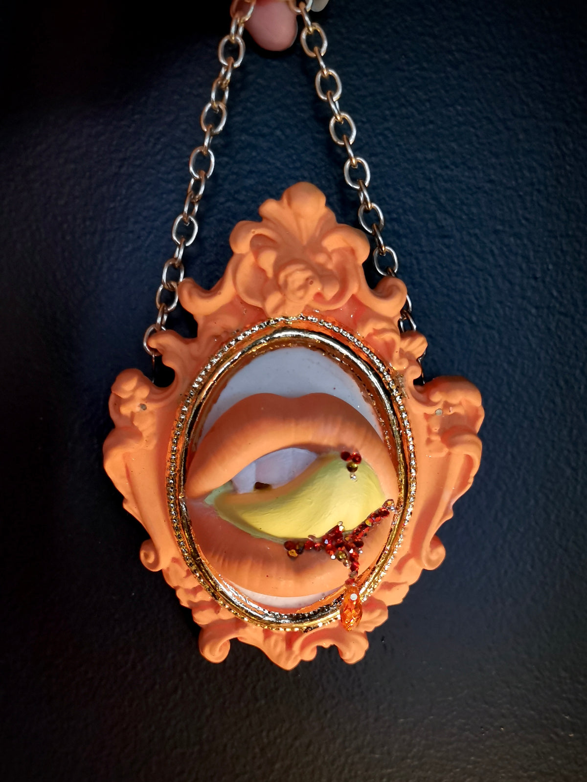 Candy – Vampire Kiss Wall Plaque Sculpture