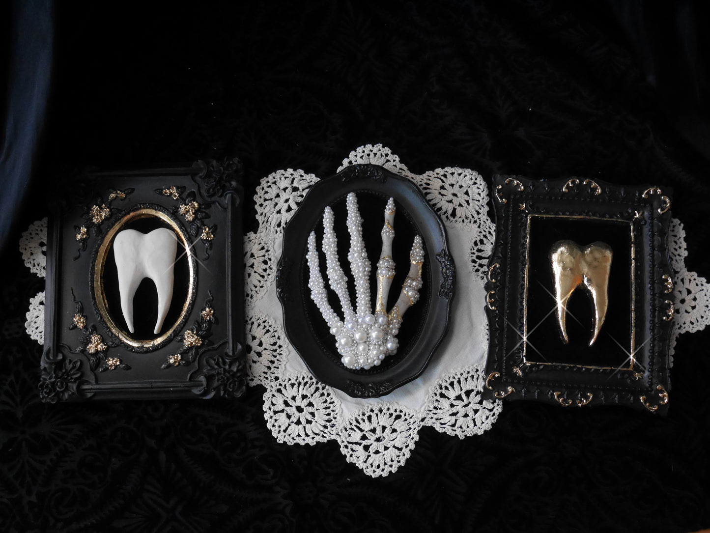 Pearl – Skeleton Hand Wall Sculpture – Anatomy Collection