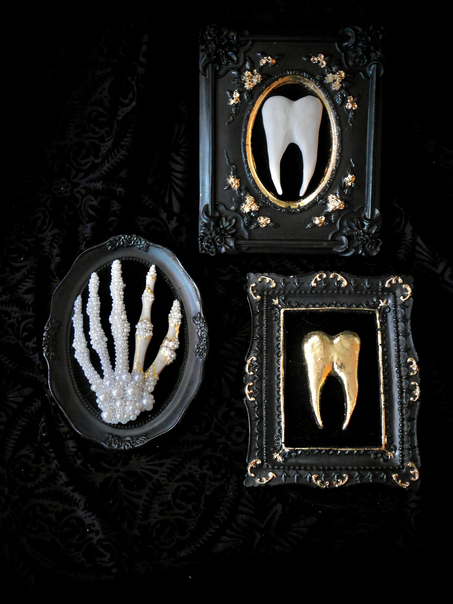 Pearl – Skeleton Hand Wall Sculpture – Anatomy Collection