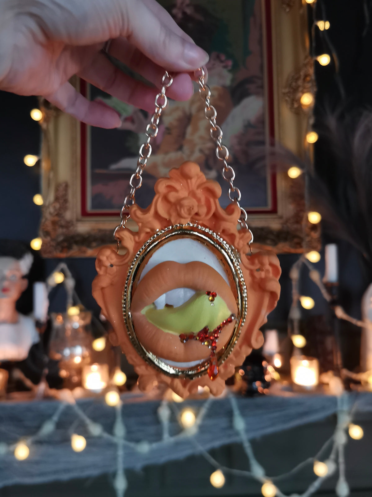 Candy – Vampire Kiss Wall Plaque Sculpture