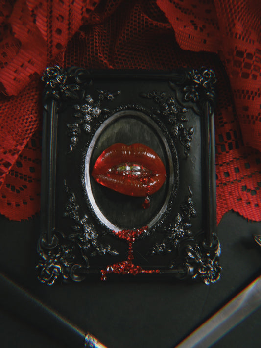 Carmilla – Vampire Kiss Wall Plaque Sculpture