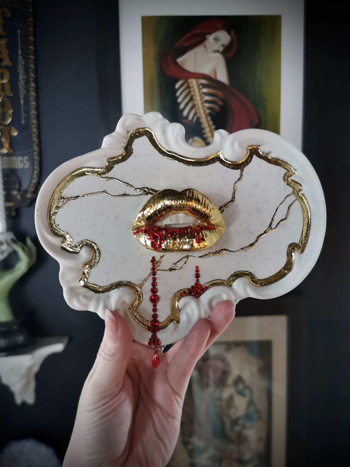 Lestat – Vampire Kiss Wall Plaque Sculpture
